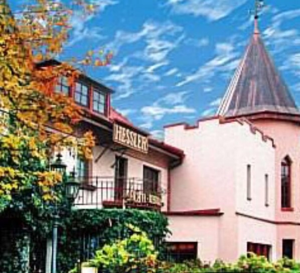 Vista frontal de la propiedad