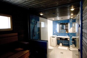 Departamento, 3 habitaciones, sauna | Baño | Regadera, secadora de cabello, toallas 