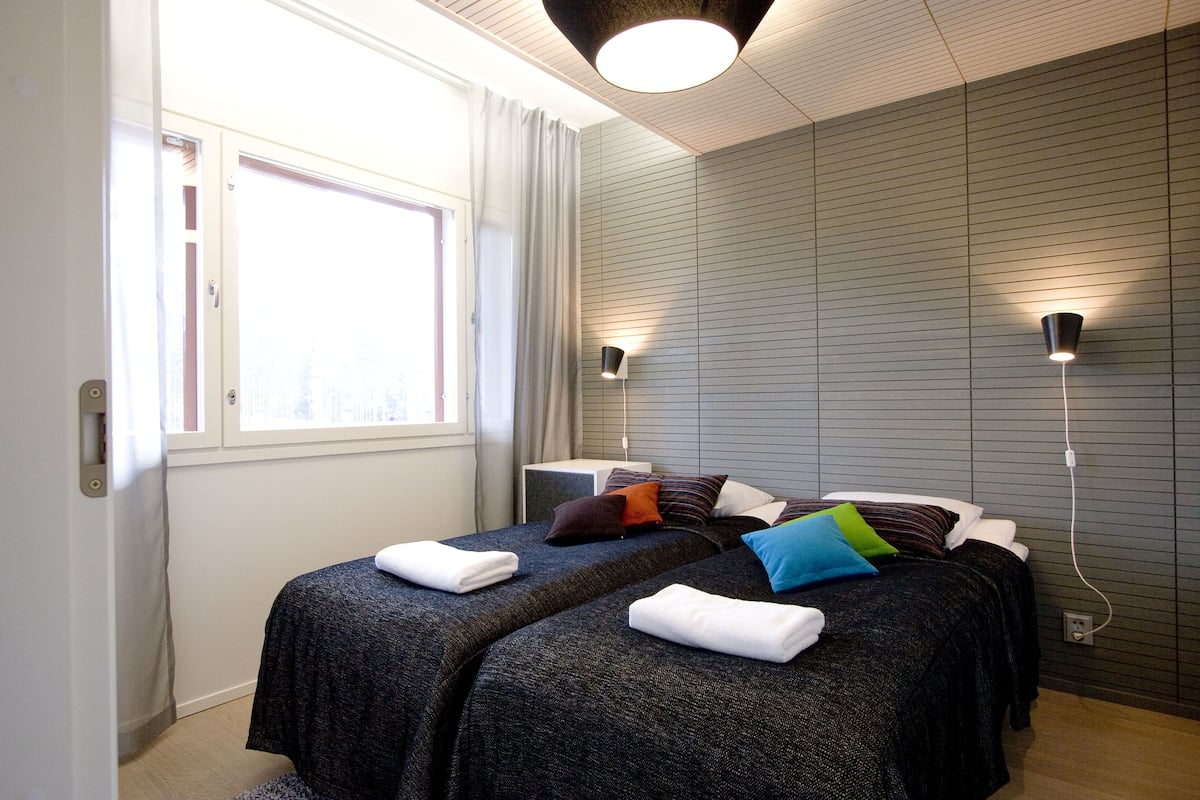 1 habitación, escritorio y sistema de insonorización