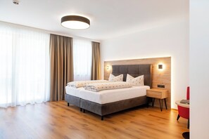 Seprai antialergi, brankas, dan tempat tidur bayi (biaya tambahan)