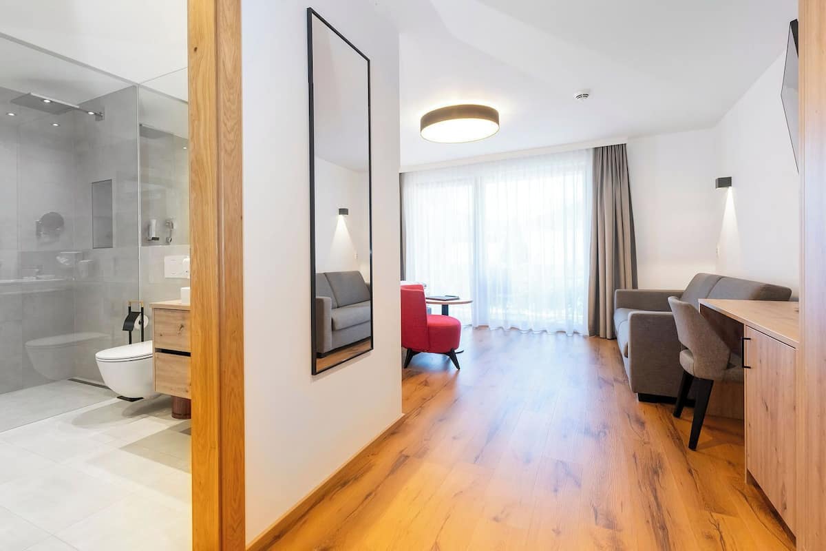 1 bedroom, hypo-allergenic bedding, in-room safe, cots/infant beds