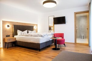 Hypo-allergenic bedding, in-room safe, cribs/infant beds, free WiFi