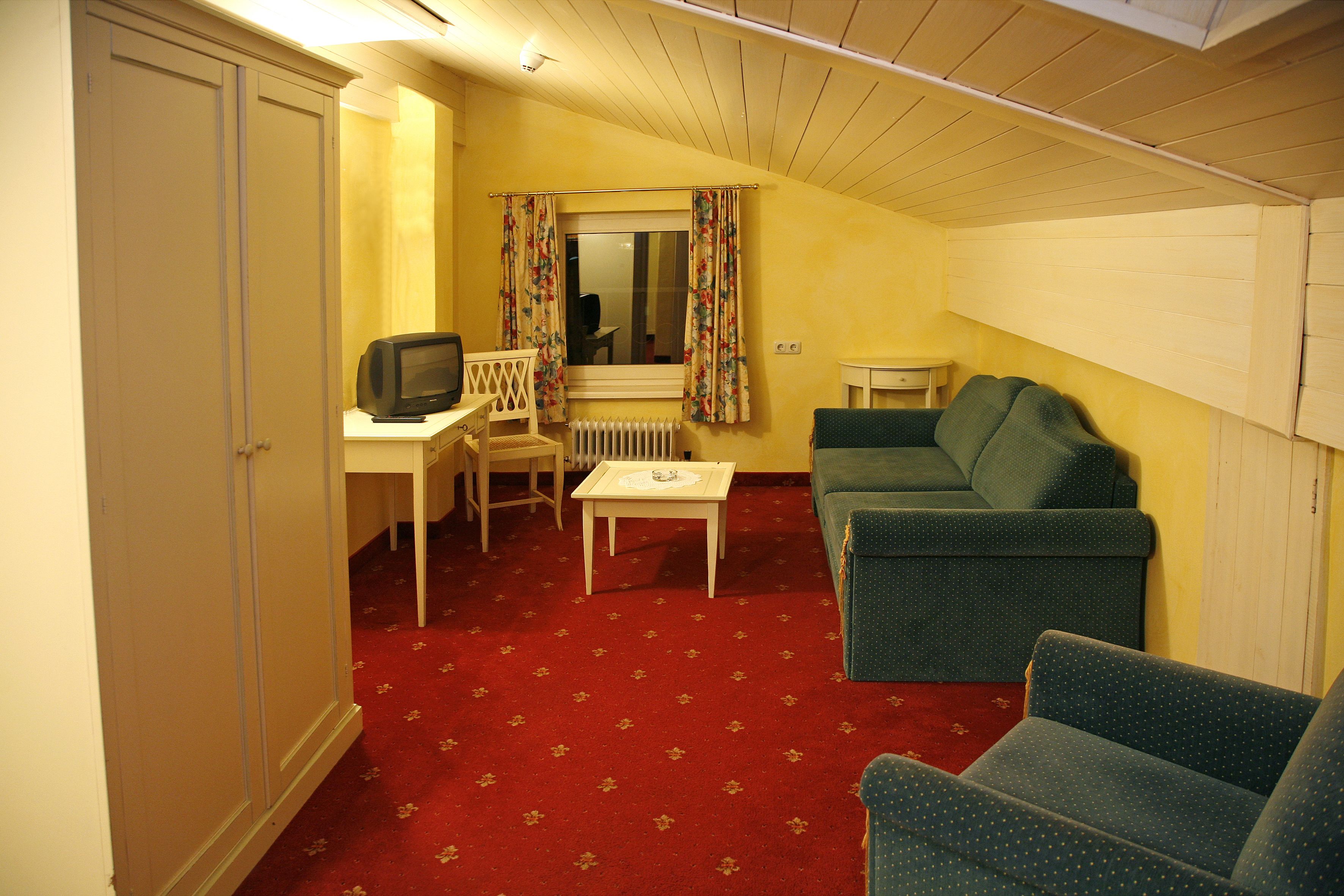 junior suite (schneewittchen) | living area | flat-screen tv, table football, ping pong