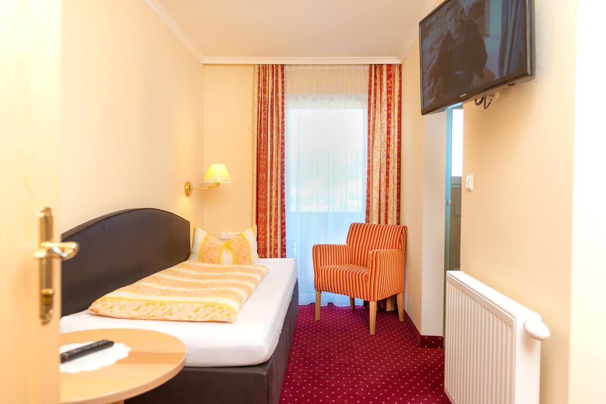 Basic Single Room, 1 Single Bed, Non Smoking, Courtyard View