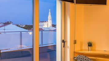 Minibar, safe på rommet, skrivebord og blendingsgardiner