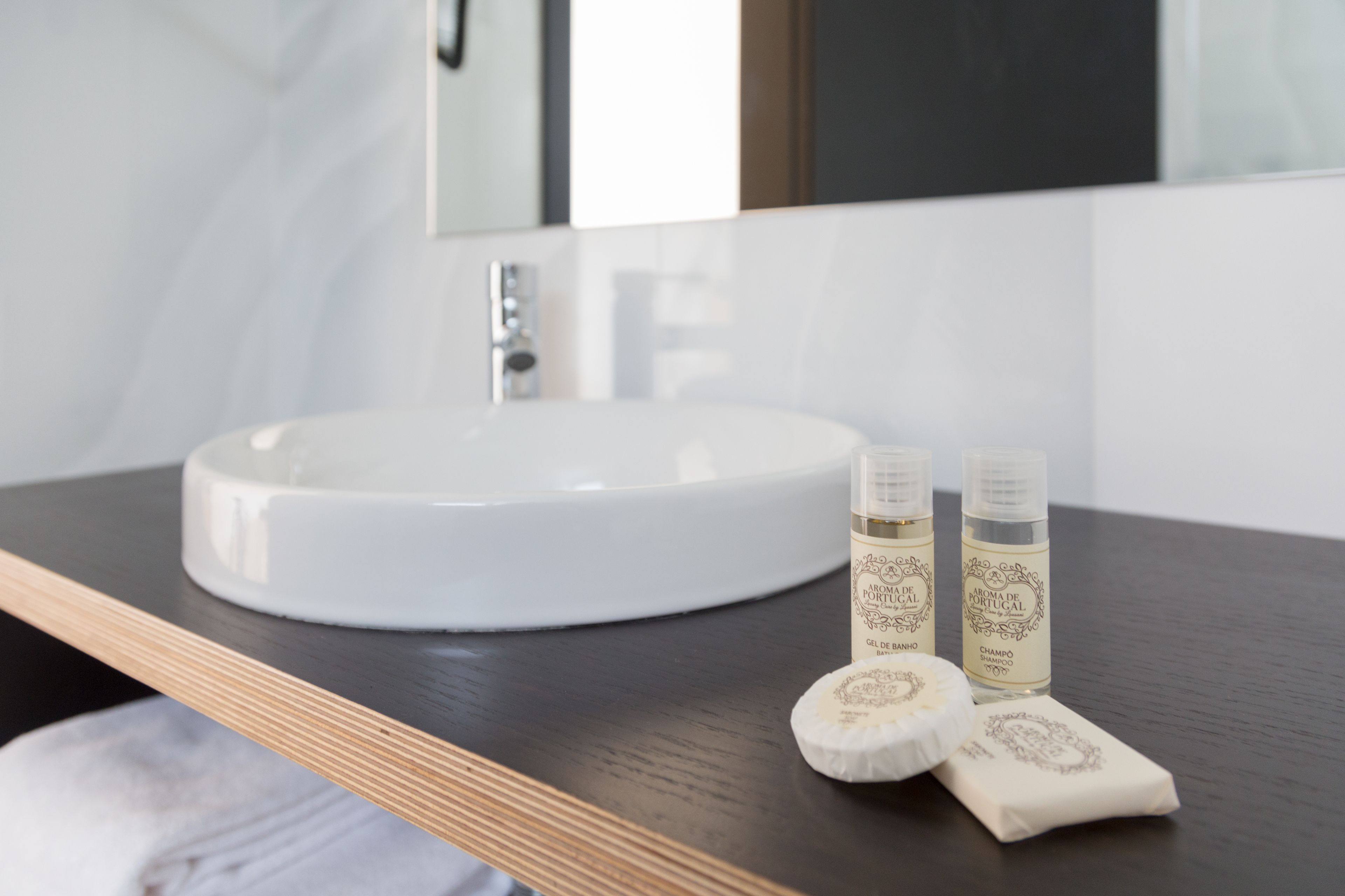 suite, balcony | bathroom sink