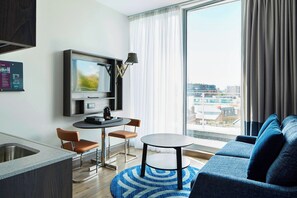 Suite, 1 Double Bed (1 Bedroom) | Living area | Smart TV