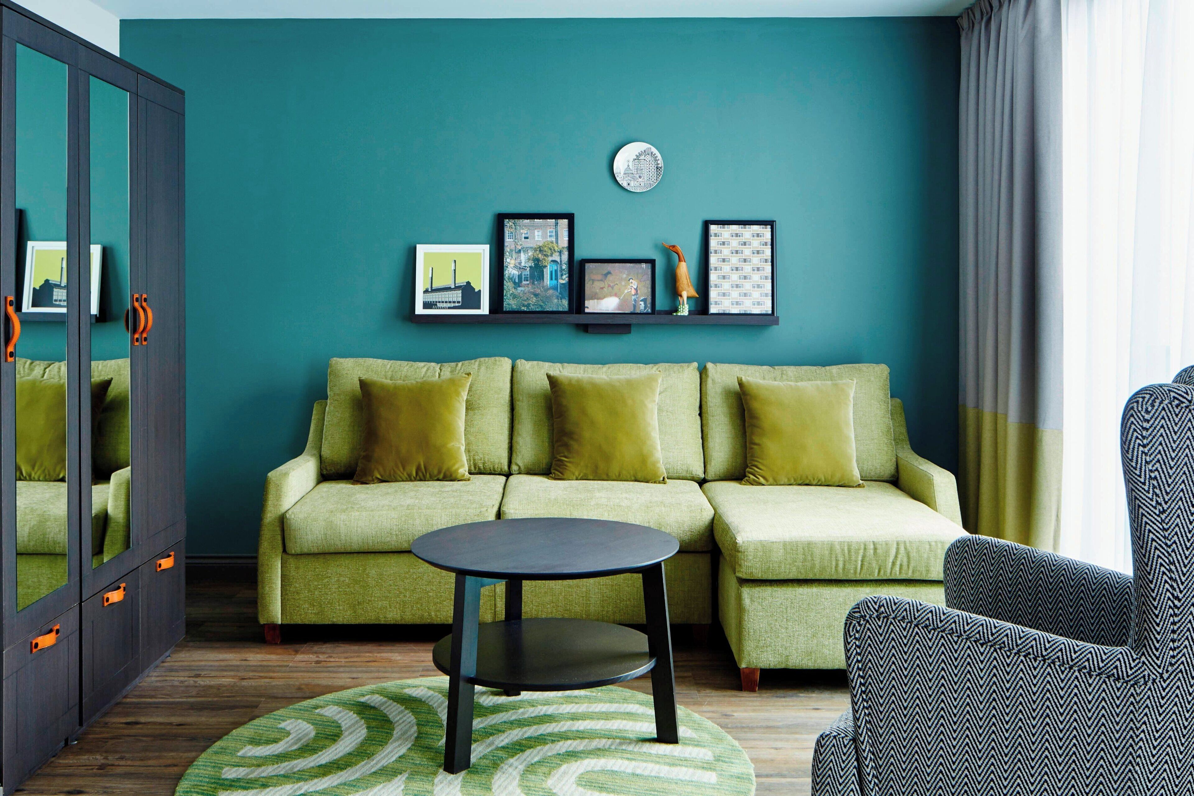 deluxe studio suite, 2 double beds, non smoking | living area | smart tv