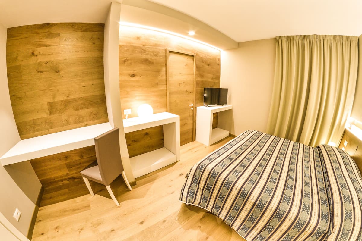 Superior Double Room | Desk, soundproofing, cribs/infant beds, free WiFi
