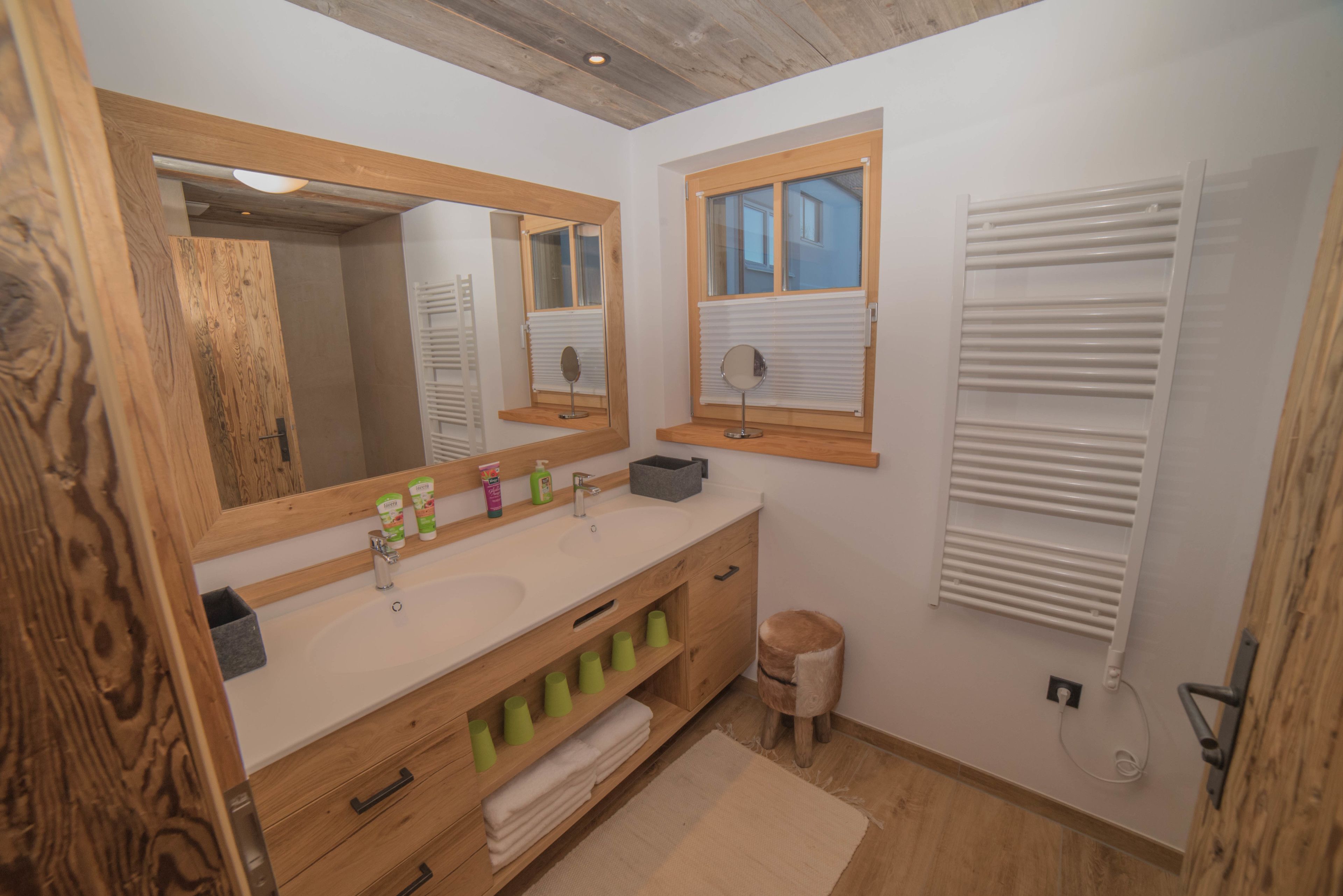 Luxury Chalet, 2 Bedrooms, Accessible (Kaethe´s Lodge) | Bathroom | Shower, hair dryer, towels