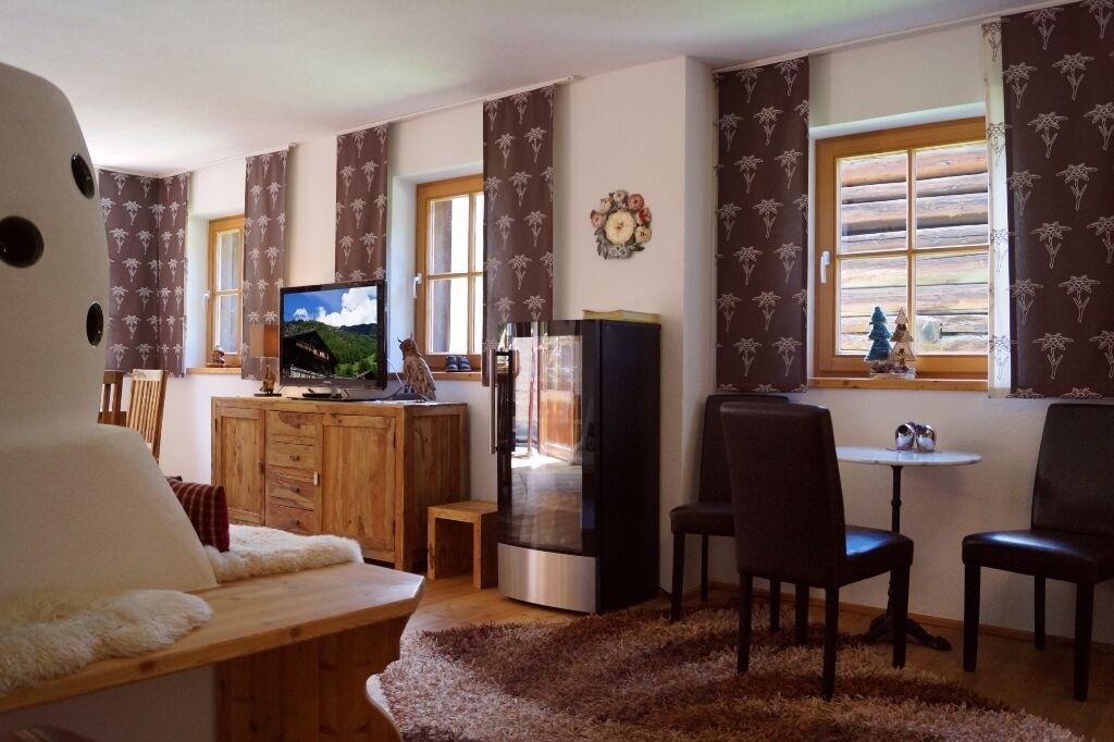 Chalet Romantis | Makan di kamar