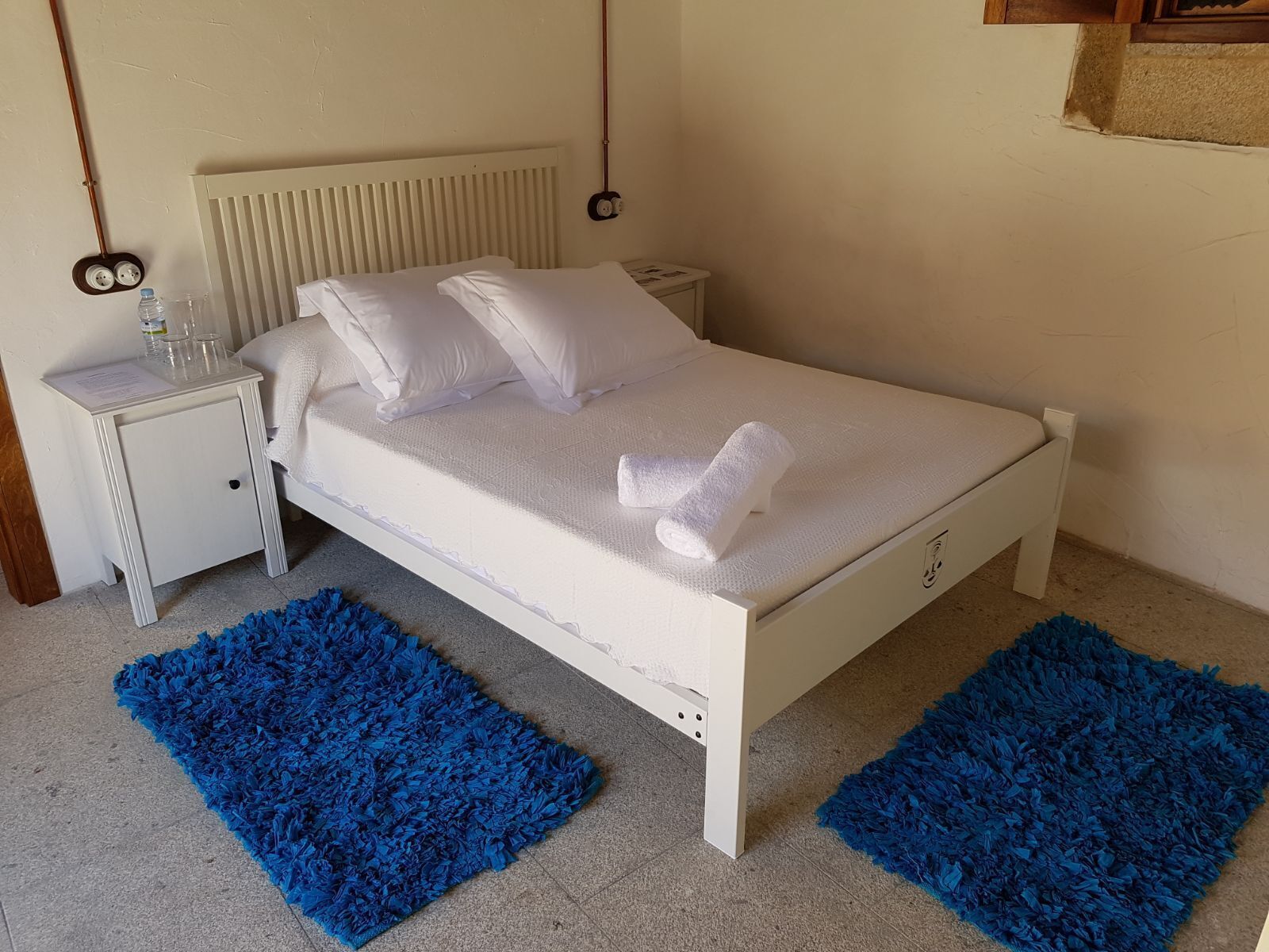 Wifi gratis y ropa de cama 