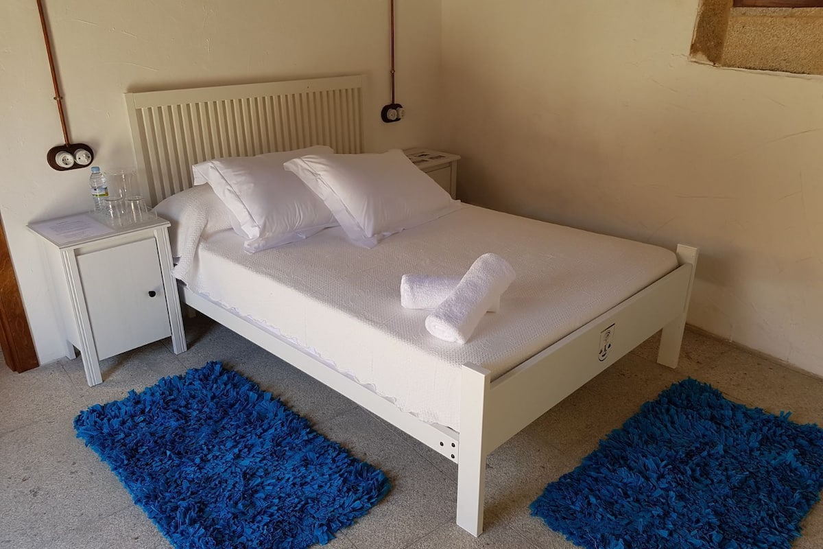 Wifi gratis y ropa de cama