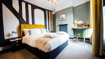 Executive Double Room | Desk, iron/ironing board, free WiFi, bed sheets