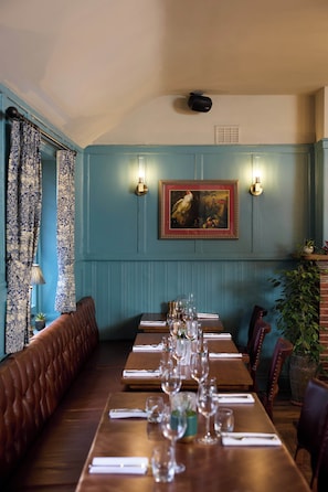 Breakfast, lunch, dinner and brunch served - The White Hart (Bedford)
