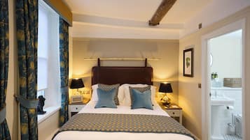 Superior Double Room | Desk, iron/ironing board, free WiFi, bed sheets