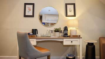 Classic Double Room | Desk, iron/ironing board, free WiFi, bed sheets