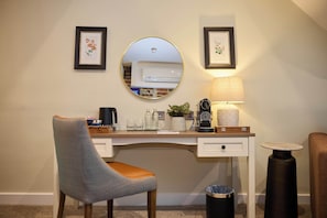 經典雙人房 | 書桌、熨斗/熨衣板、免費無線上網、床單