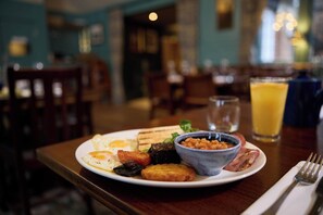 Free daily cooked-to-order breakfast  - The White Hart (Bedford)