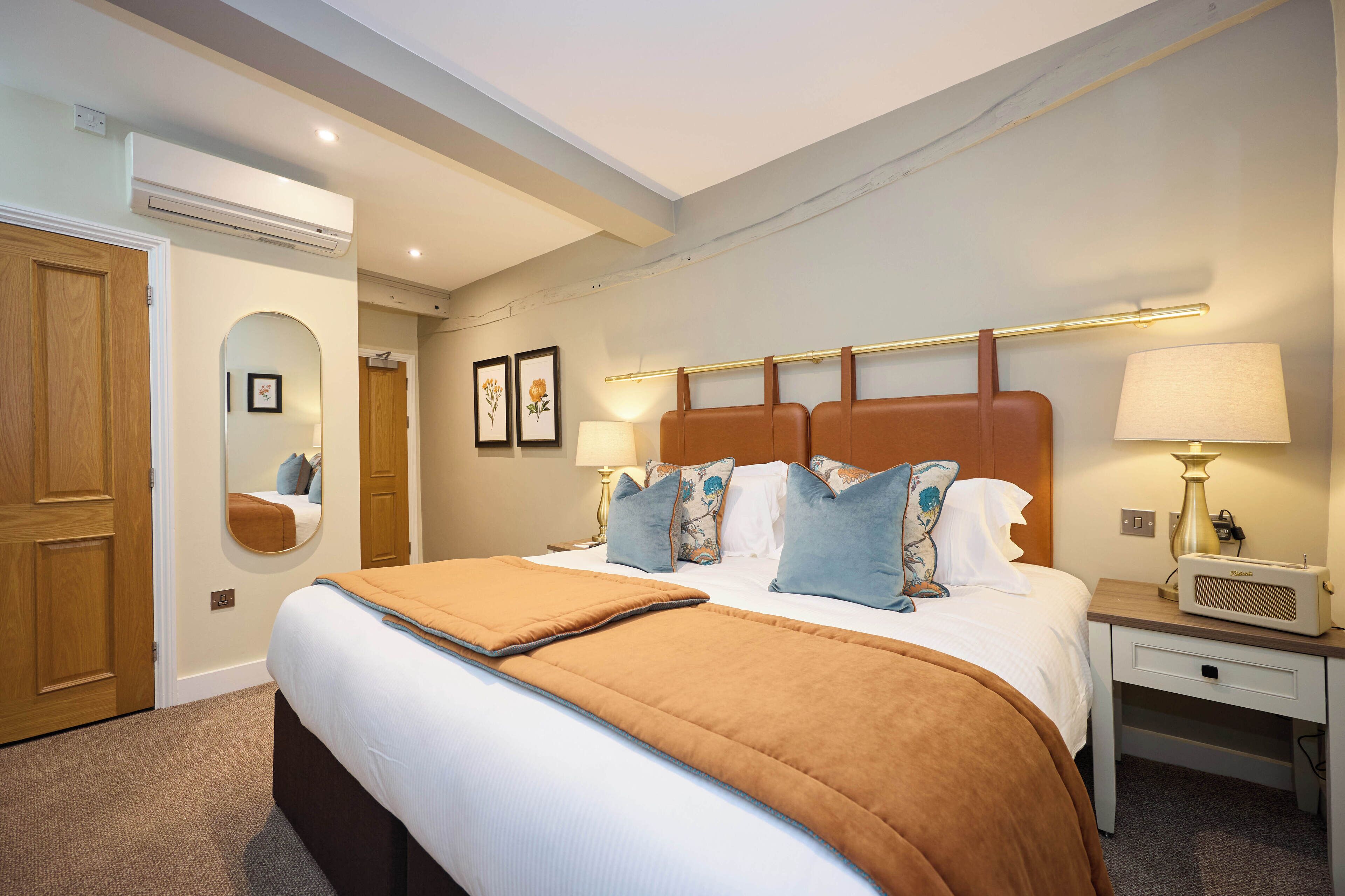 مكتب ومكواة/لوح كي وواي فاي مجانًا وملاءات أسرّة