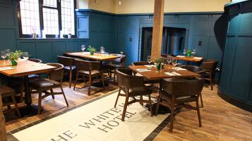 Breakfast, lunch, dinner served; British cuisine