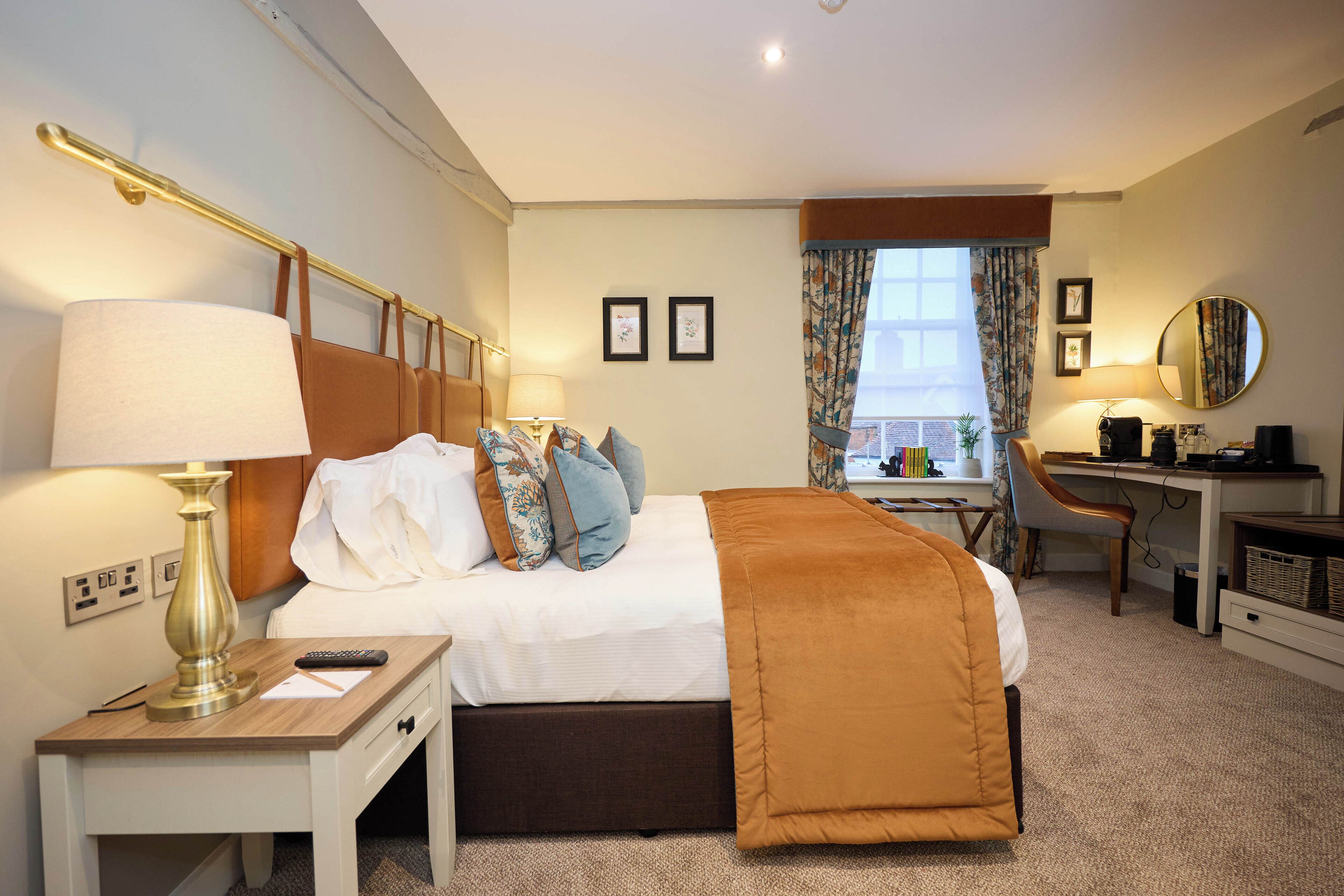 مكتب ومكواة/لوح كي وواي فاي مجانًا وملاءات أسرّة