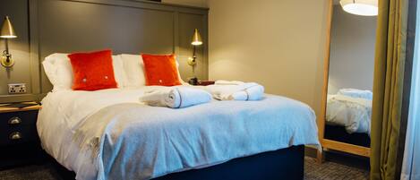 Bàn, bàn ủi/dụng cụ ủi quần áo, truy cập Internet không dây miễn phí