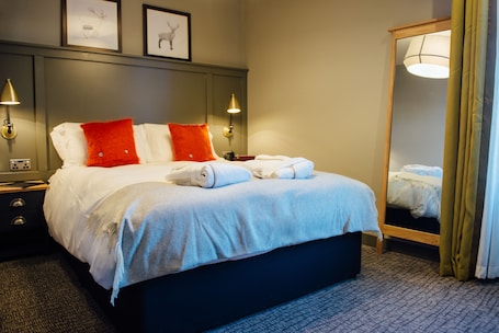 Desk, iron/ironing board, free WiFi, bed sheets