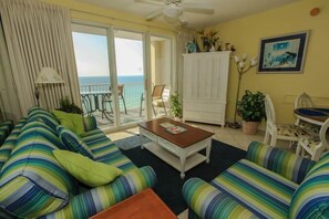 Condo, 1 Bedroom, Ocean View | Living room