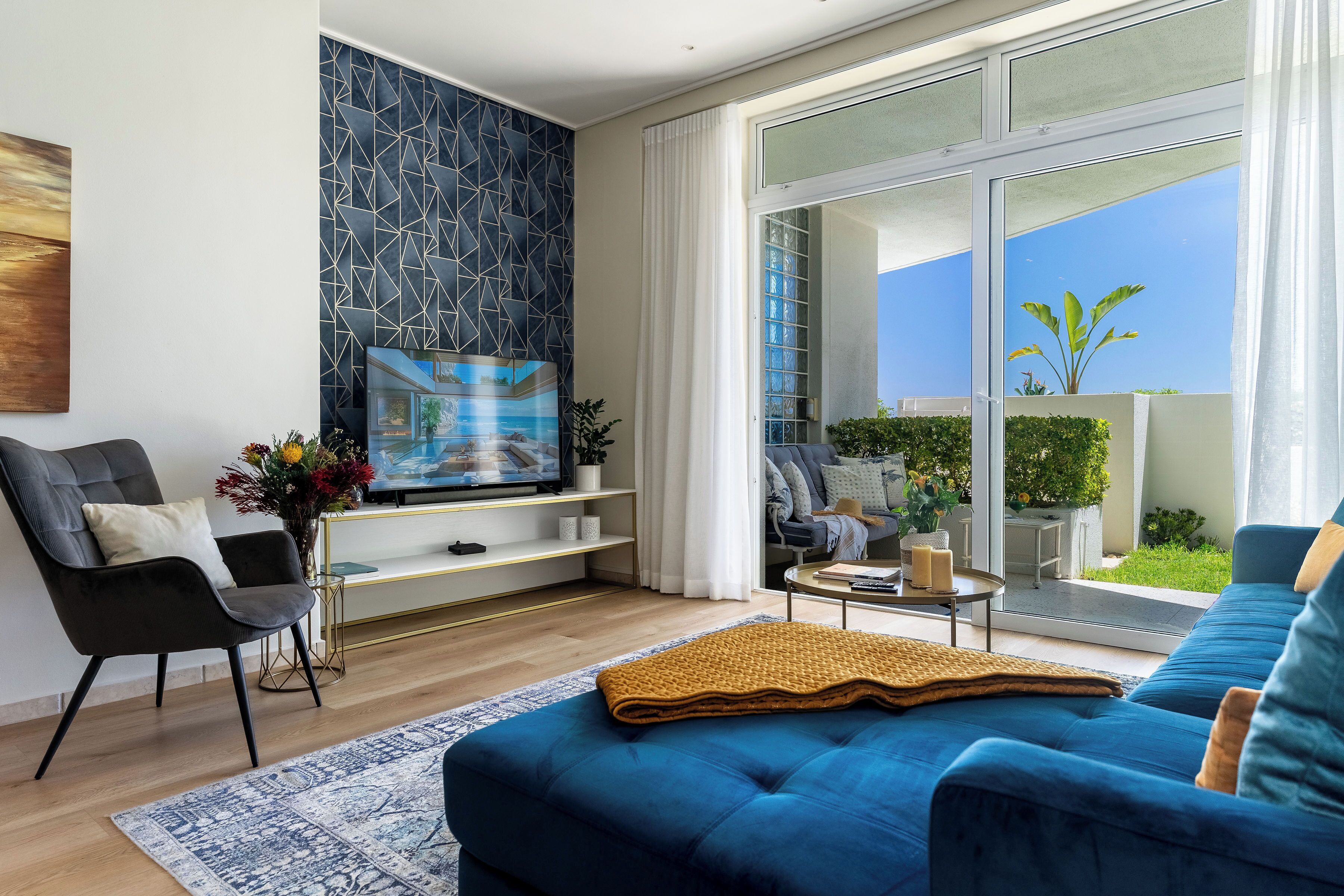 Exclusive Suite, 1 Bedroom, Garden View, Mountainside | Living area | 35-inch Smart TV with digital channels, Netflix, DVD player