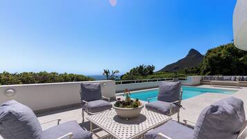 Outdoor pool, pool umbrellas, sun loungers