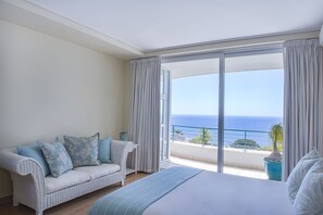 Luxury Apartment, 2 Bedrooms, Ocean View, Mountainside | Free minibar items, in-room safe, individually decorated - Bay Reflections - Luxury Serviced Apartments (Cape Town)