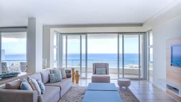 Luxury Apartment, 2 Bedrooms, Sea View, Mountainside | Interior