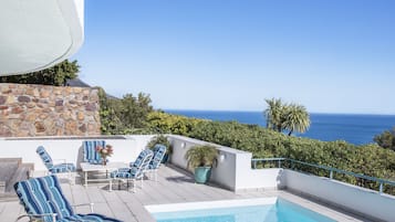 Outdoor pool, pool umbrellas, sun loungers