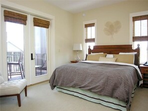 Condo Deluxe, 3 habitaciones | 1 habitación, escritorio, tabla de planchar con plancha y wifi gratis
