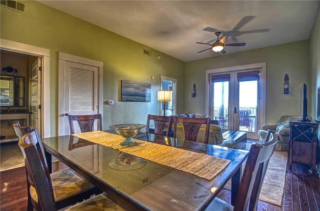 Kondominium, 2 kamar tidur | Makan di kamar