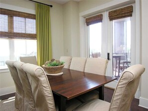 Condo Deluxe, 3 habitaciones | Servicio a la habitación