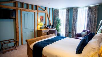 Superior Double Room | Desk, iron/ironing board, free WiFi, bed sheets