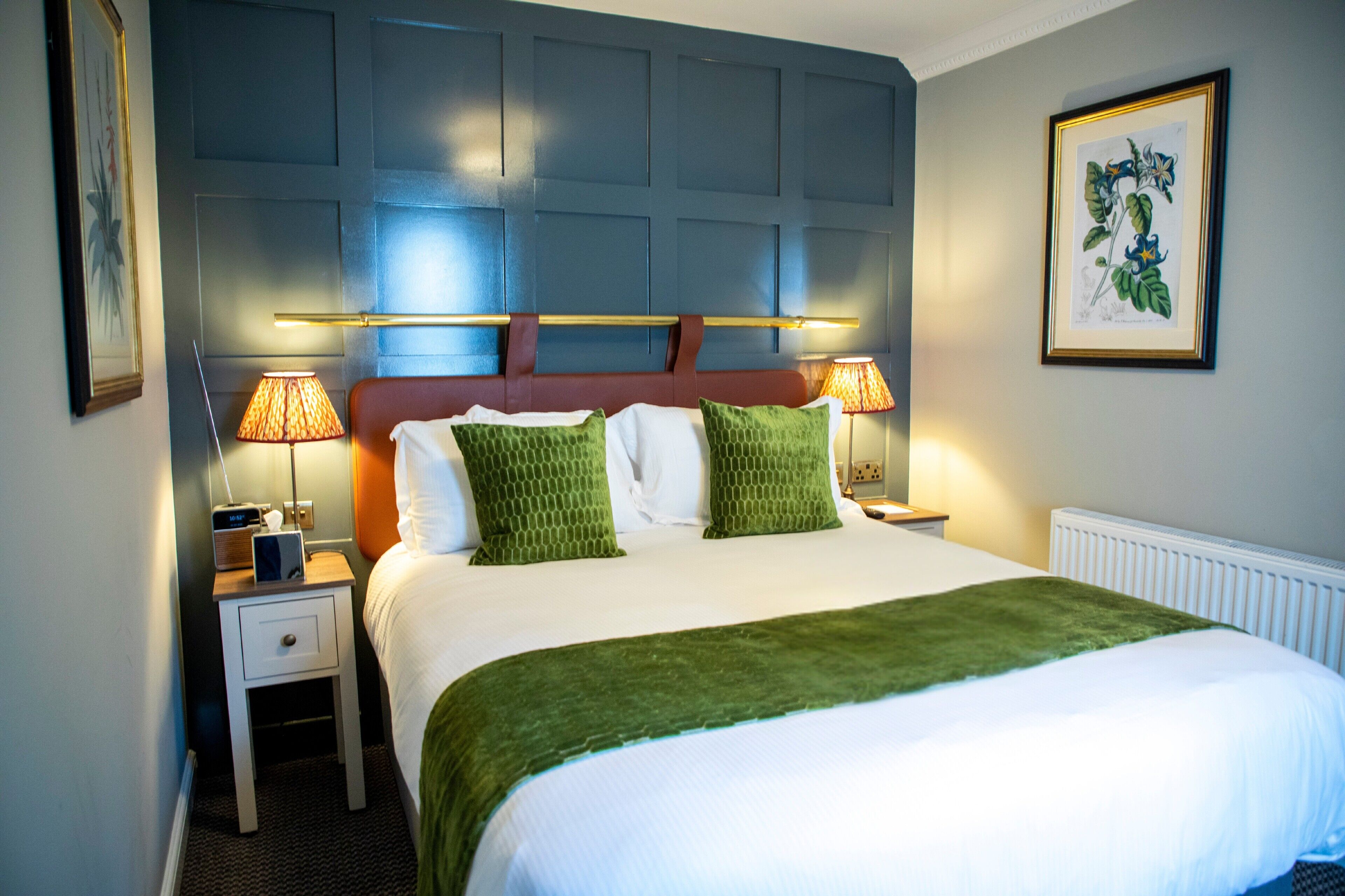 Klassieke tweepersoonskamer | Een bureau, een strijkplank/strijkijzer, gratis wifi, beddengoed