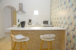 Fridge, microwave, coffee/tea maker - Be Cool Resort - Adults Only (San Bartolomé de Tirajana)