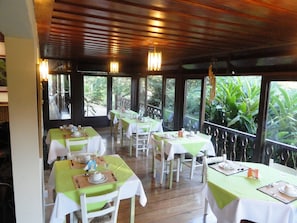 Free daily buffet breakfast - Pousada Praia do Curral (Ilhabela)