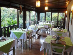 Desayuno buffet incluido todos los días 