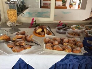 Free daily buffet breakfast
