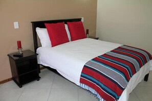 Family Room, 1 Bedroom | Desk