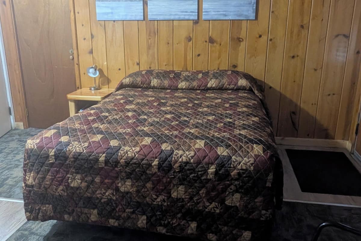 Standard Room, 1 Queen Bed, Non Smoking, Kitchen | Blackout drapes, free WiFi