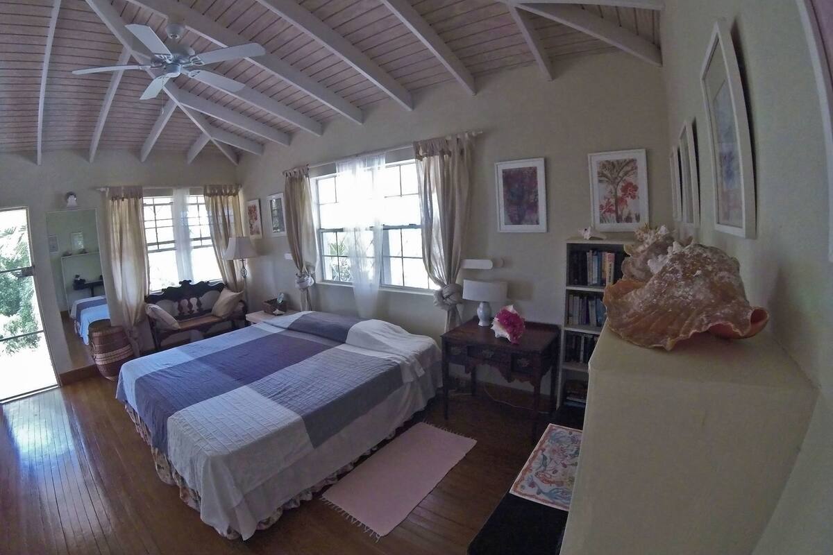 Ropa de cama de alta calidad y tabla de planchar con plancha