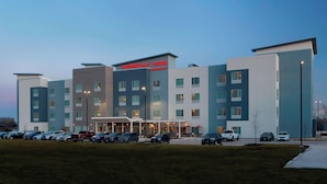 A multi-story hotel with a modern design, featuring a prominent sign for TownePlace Suites Marriott. - TownePlace Suites by Marriott Austin Round Rock (Austin)