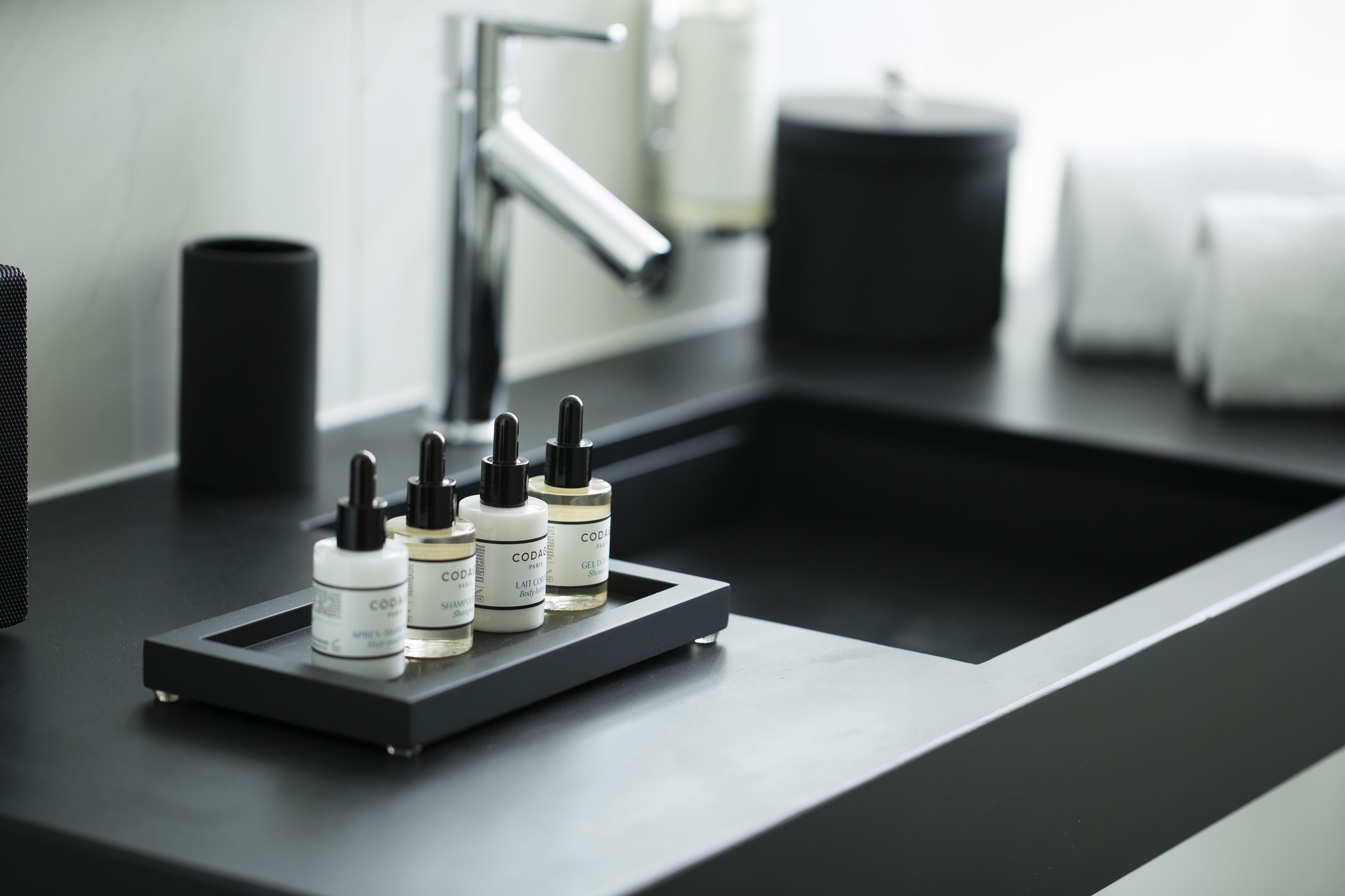 deluxe double room | bathroom sink