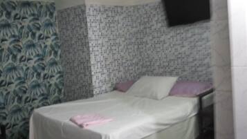 Dortoir Partagé, hommes uniquement | Coffres-forts dans les chambres, décoration personnalisée