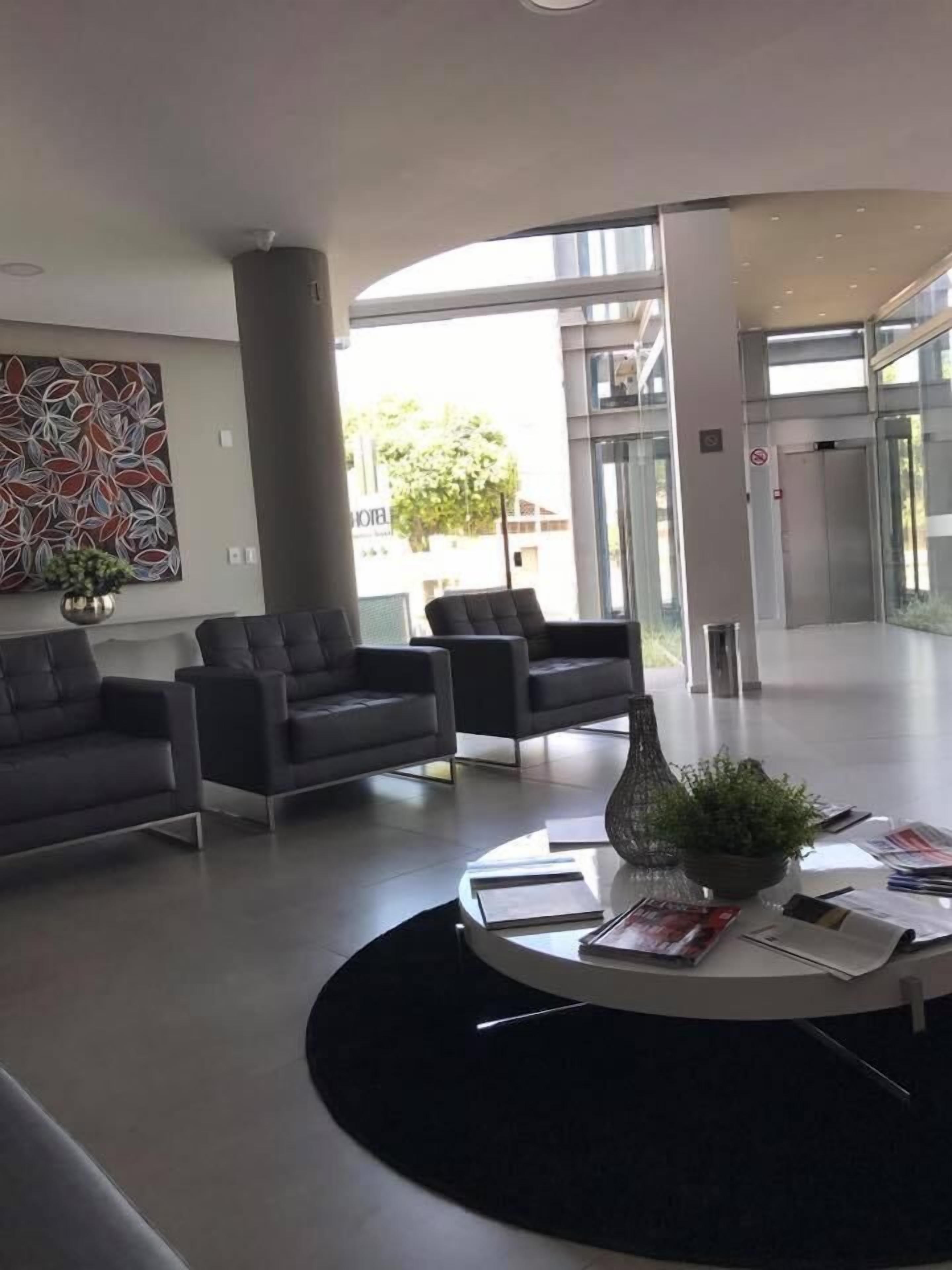 Se sirven comidas, cenas y cocina brasileña 